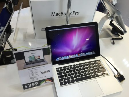 Apple Macbook Pro 13-inch: 2.4GHz 2010 on Sale